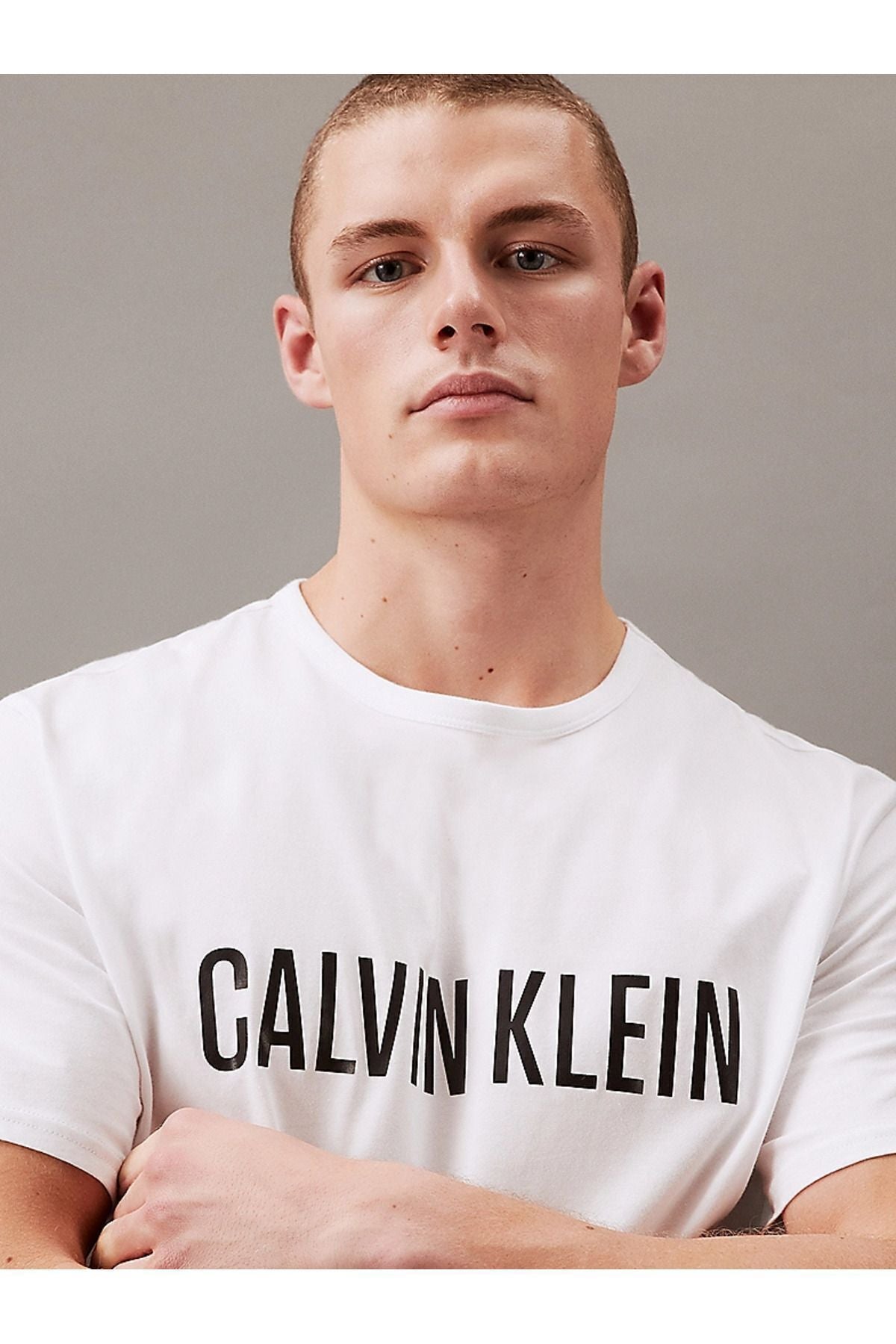 Calvin Klein - Erkek Pamuklu Kısa Kollu Yuvarlak Yaka Beyaz T-Shirt 000NM2567E-100